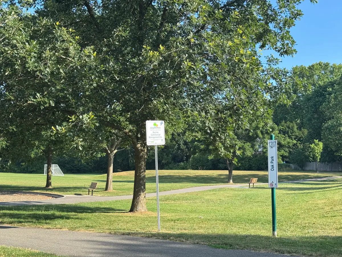 Oak Park sign at 1207 Hunt Club Drive, Hunt Club, Oakridge, London Ontario
