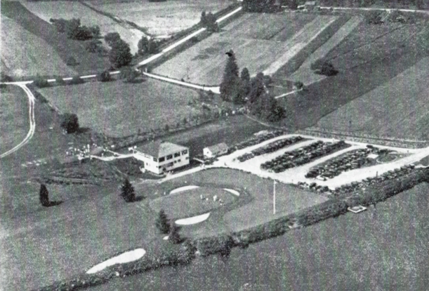 Aerial photograph of the Thames Valley Golf Course clubhouse, putting green, and parking lot in Oakridge, London Ontario, circa 1930s